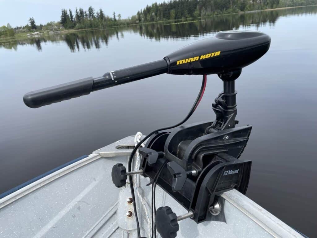  Installing the Trolling Motor