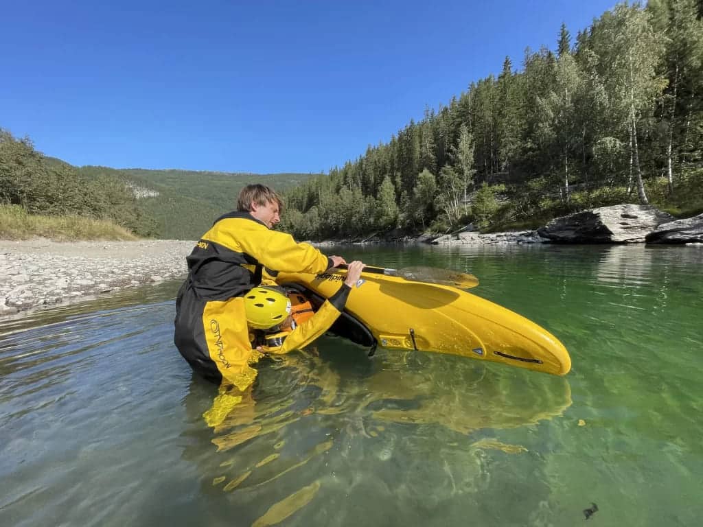 kayakers rolling the kayak