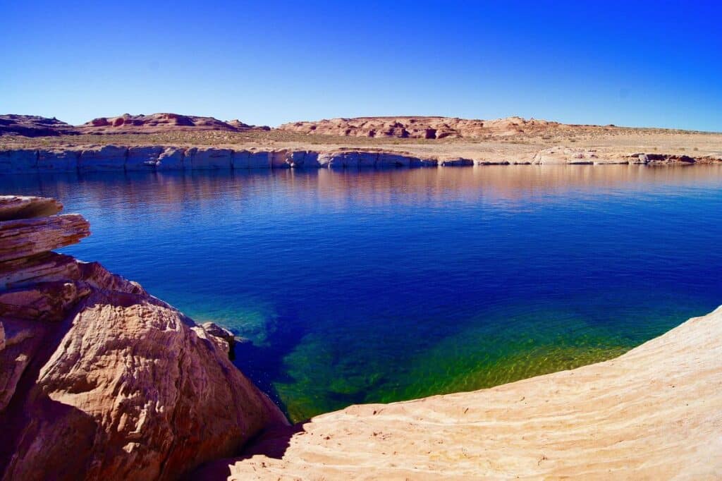 A wide view of Arizona desert lake with blue sea