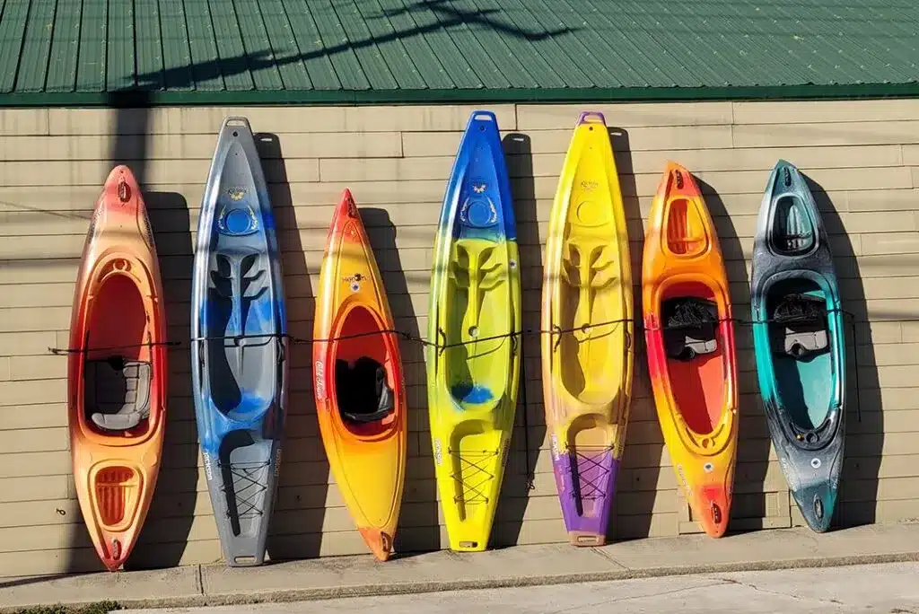 different lengths of kayaks in a row